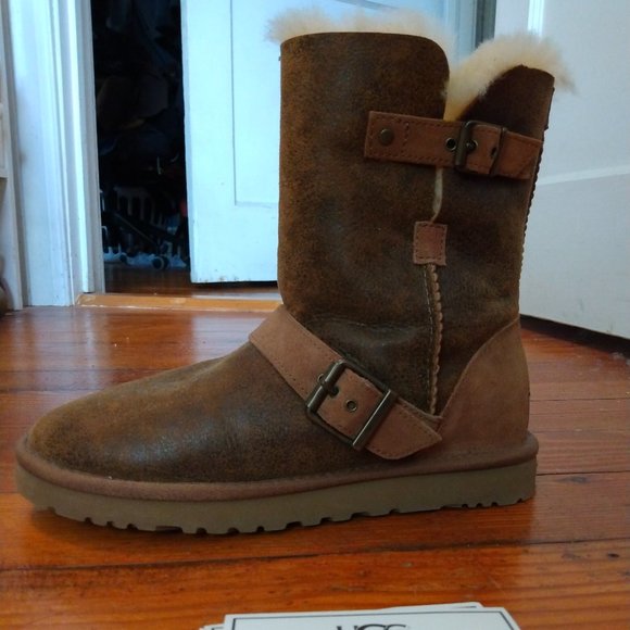 UGG Dylyn Boot - Like New - Picture 8 of 9